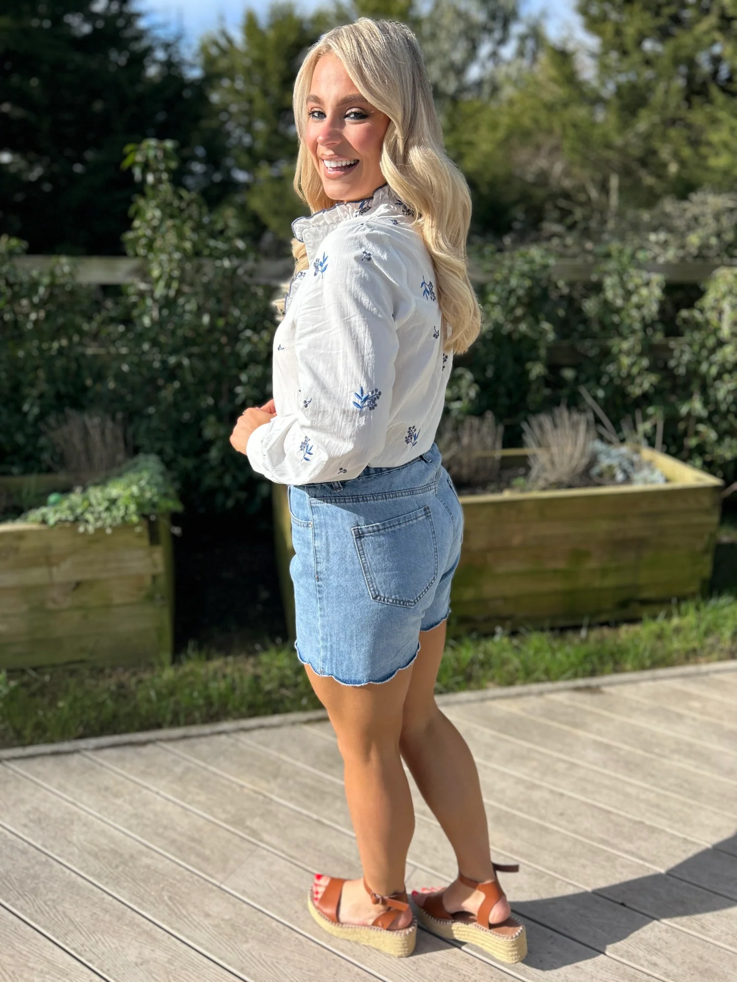 Amelia Scallop Denim Shorts - Image 10