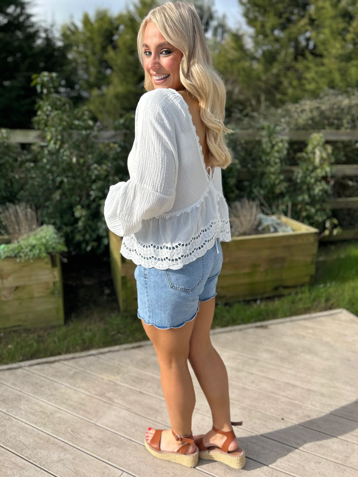 Amelia Scallop Denim Shorts - Image 5