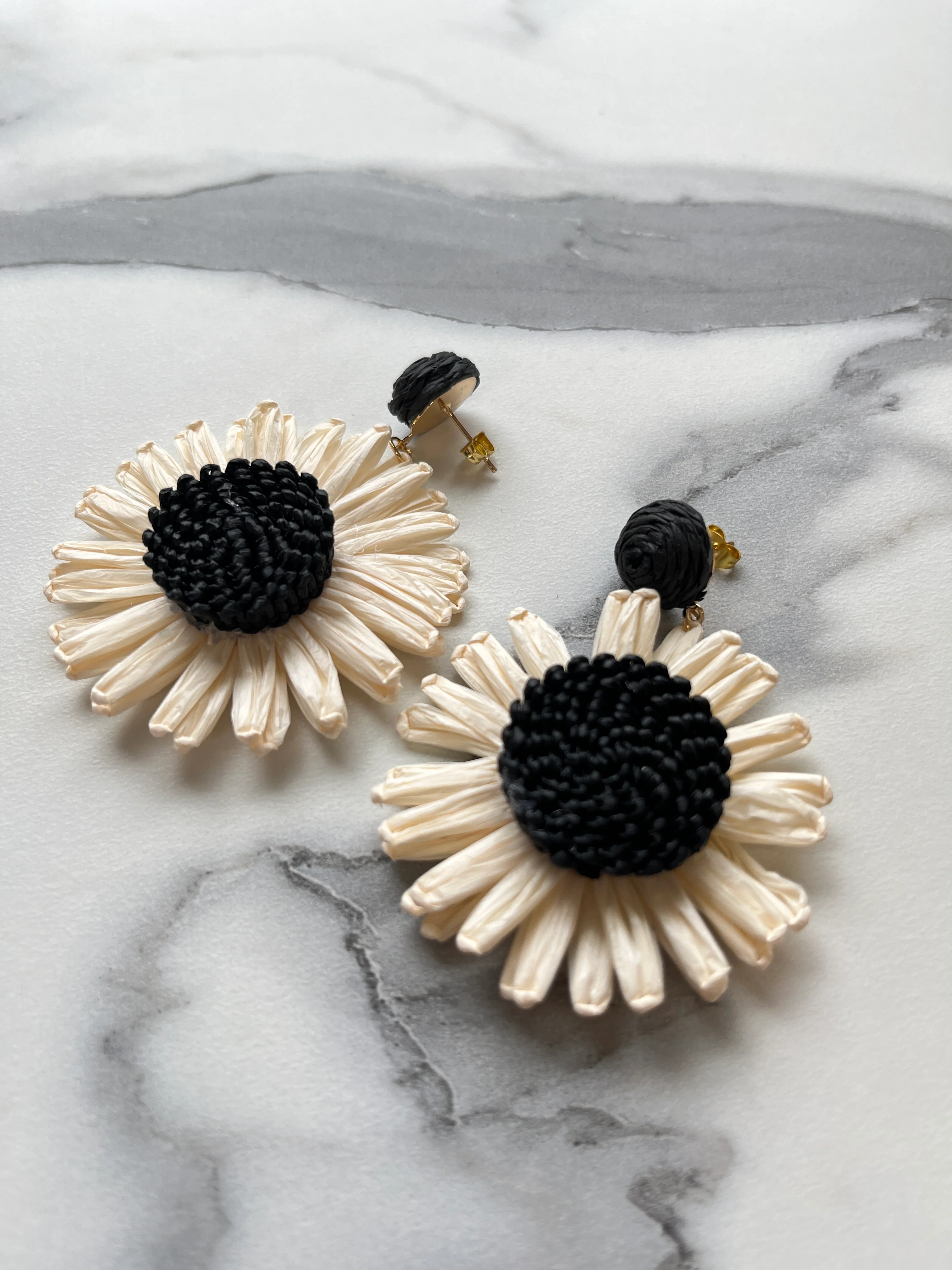 Isla Earrings Ecru - Image 4