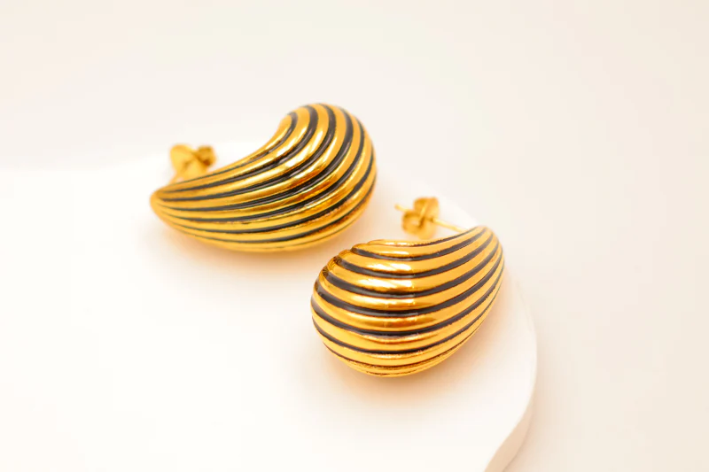Nila Earrings Black - Image 4
