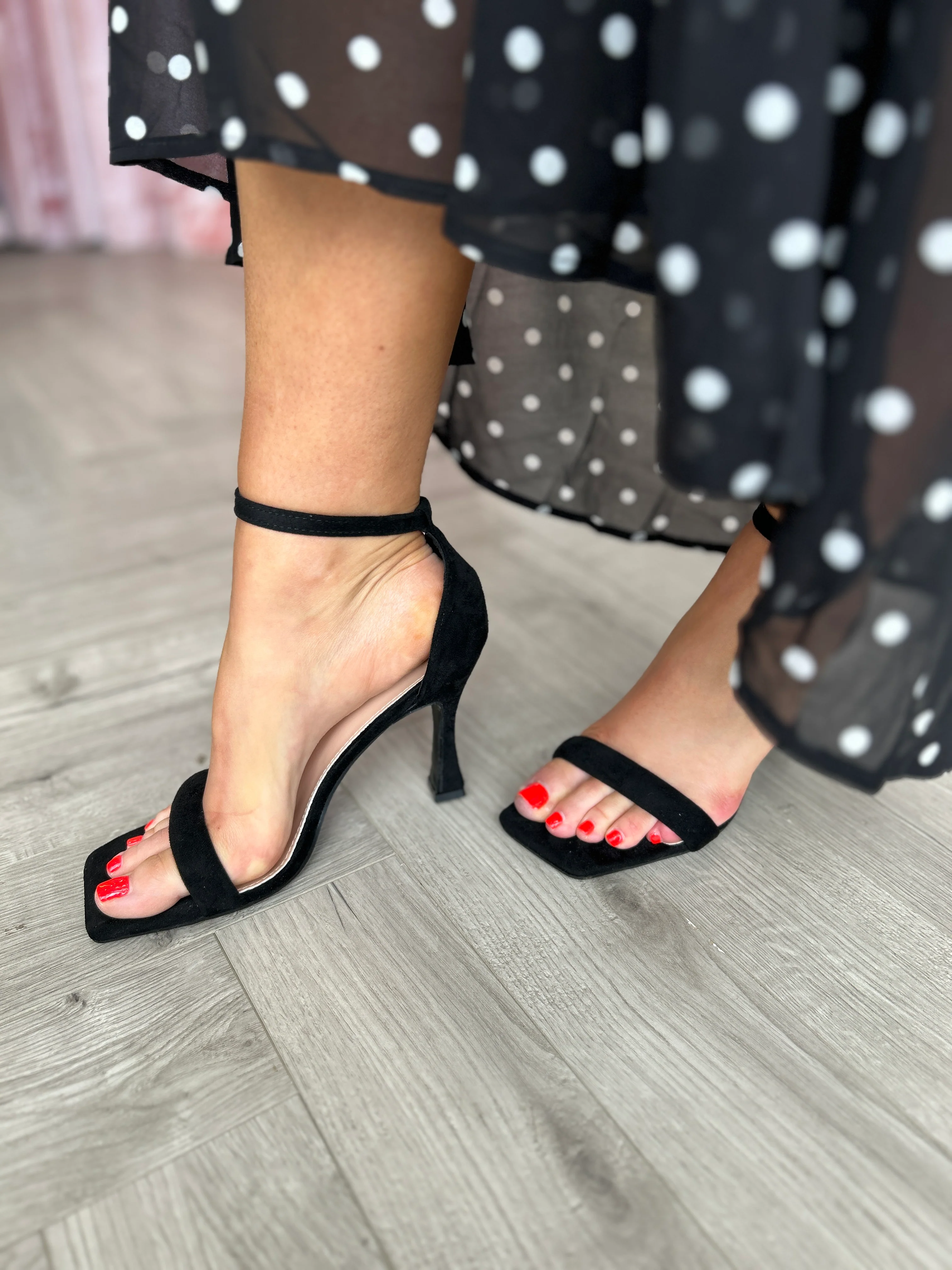 Niya Suede Block Heels Black - Image 5